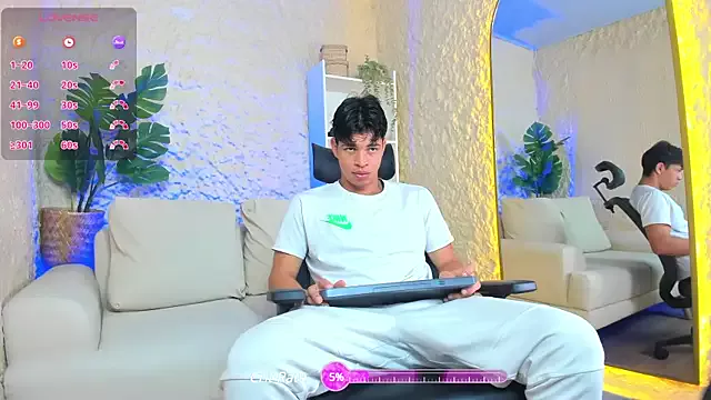 Freechat Benjamin_More on StripChat