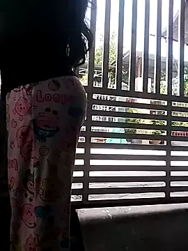 Offline BigAssBee on StripChat