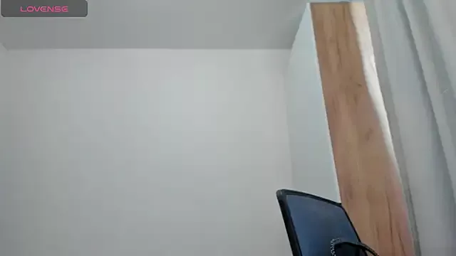 Offline bigclittiee on StripChat