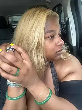 BigFineSelena on StripChat