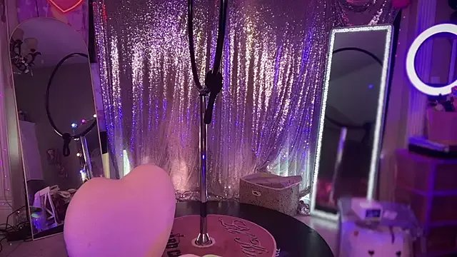 bimbotwerkqueen on StripChat