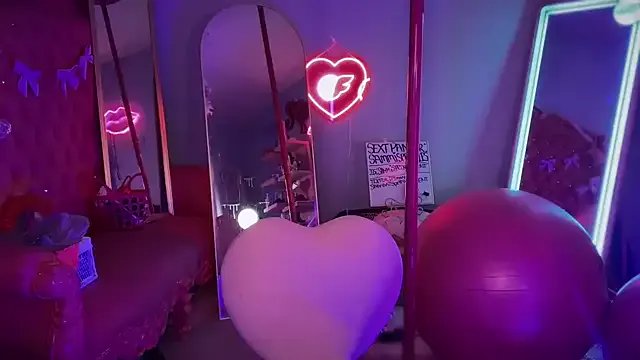 bimbotwerkqueen on StripChat