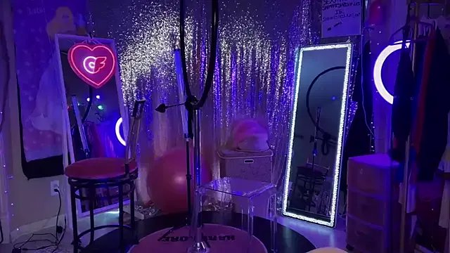 bimbotwerkqueen on StripChat