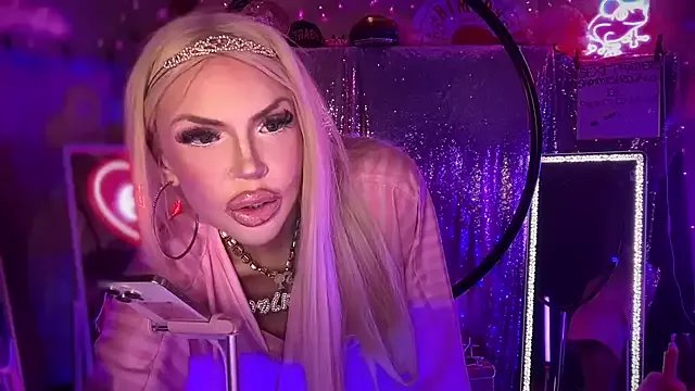 bimbotwerkqueen on StripChat