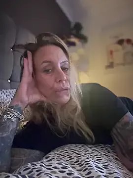 blondebitch2 on StripChat