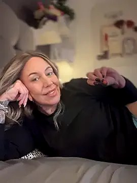 blondebitch2 on StripChat