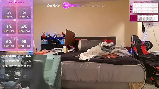 Blondiewithanass on StripChat