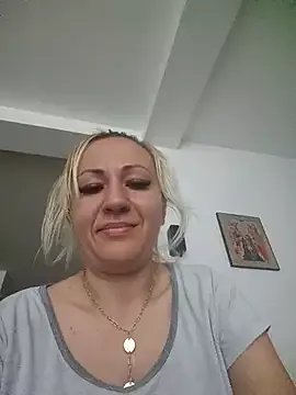 Bornforporn_ on StripChat