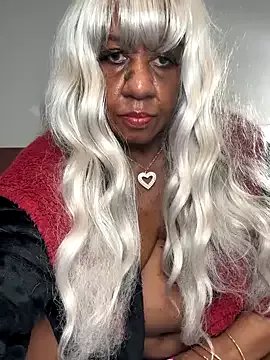 BreanaDivine on StripChat