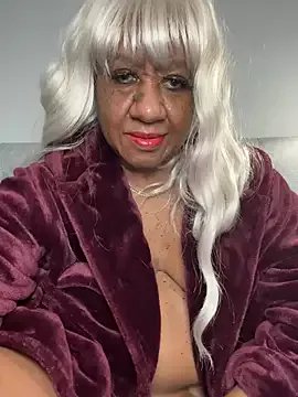 BreanaDivine on StripChat