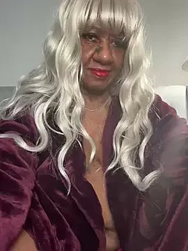 BreanaDivine on StripChat