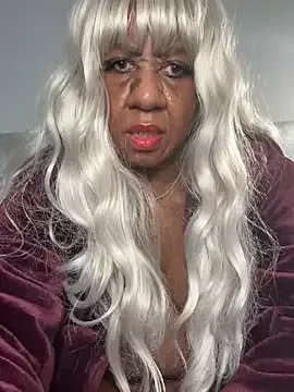 BreanaDivine on StripChat