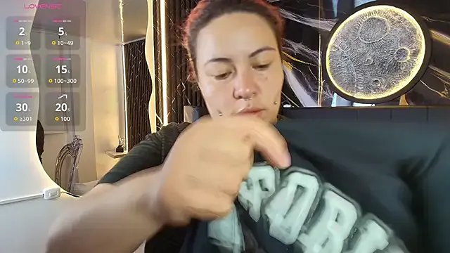 Bruja__Scarlata on StripChat