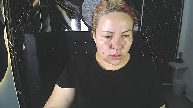 Bruja__Scarlata on StripChat