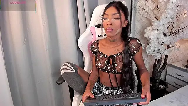 CahitlinBell on StripChat