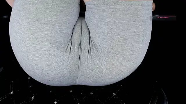 Cameltoe_squirt_inPants on StripChat