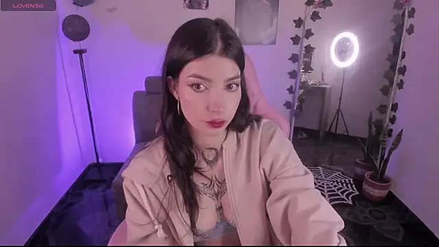 cami_mila9 on StripChat