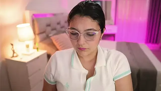 Offline Camilaa_bueno on StripChat