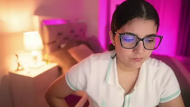 Offline Camilaa_bueno on StripChat