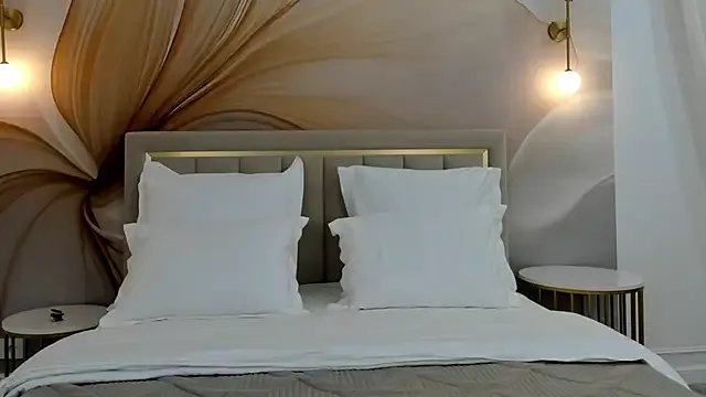 CamillaLarson on StripChat