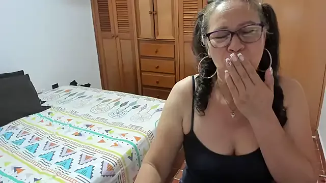 Offline Carlaa-69 on StripChat