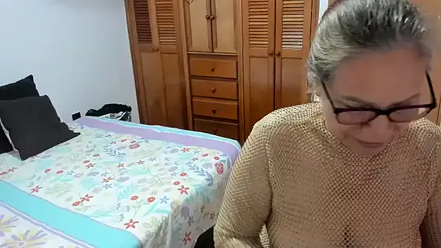 Offline Carlaa-69 on StripChat