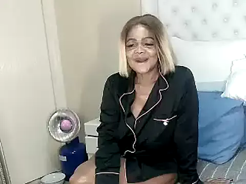 Offline Carocurvy on StripChat
