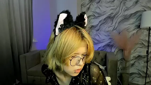 Offline CarolineRichter on StripChat