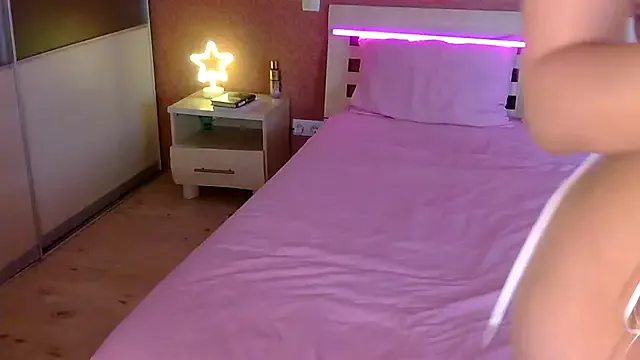 Cassie_Pinkkk on StripChat 