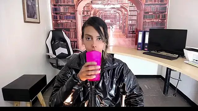 Catalella_Ar on StripChat