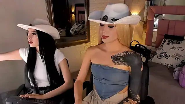 Offline catalina__23 on StripChat