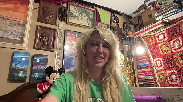 CelestialRuby on StripChat