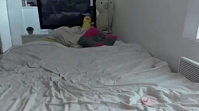 Offline CeriseLapine on StripChat