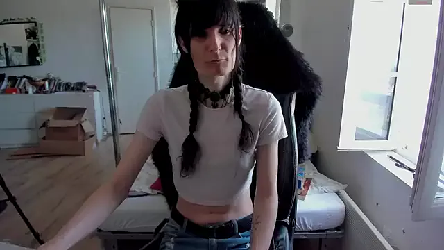 Offline CeriseLapine on StripChat