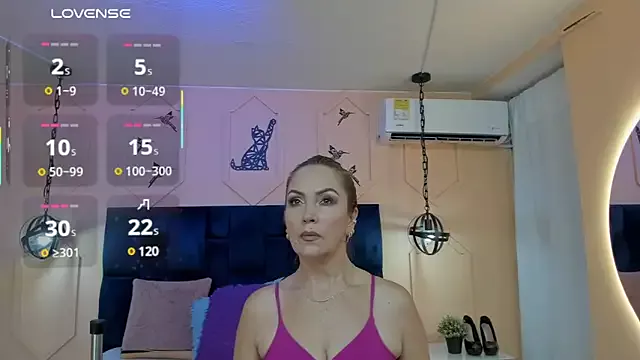 Offline chantall1375 on StripChat