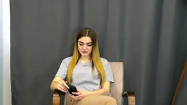 CharaVaz on StripChat