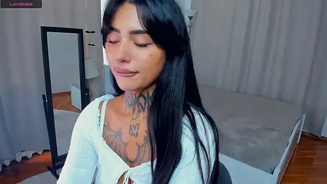 CharimgSabrina on StripChat