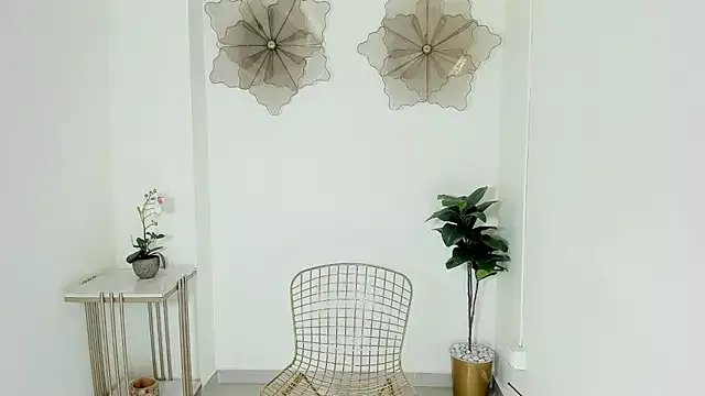 Charlothe_capell on StripChat