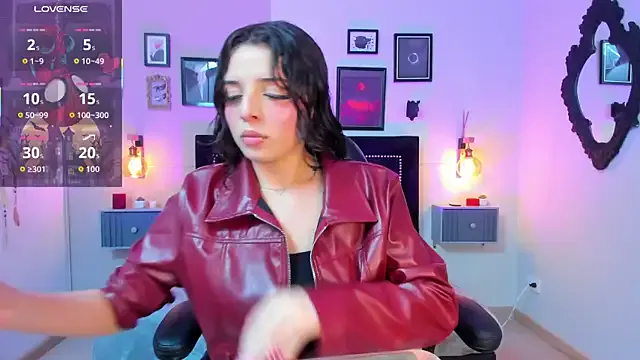 Offline Charlotte__Benett on StripChat