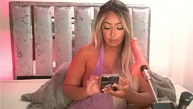 charlottelover21 on StripChat