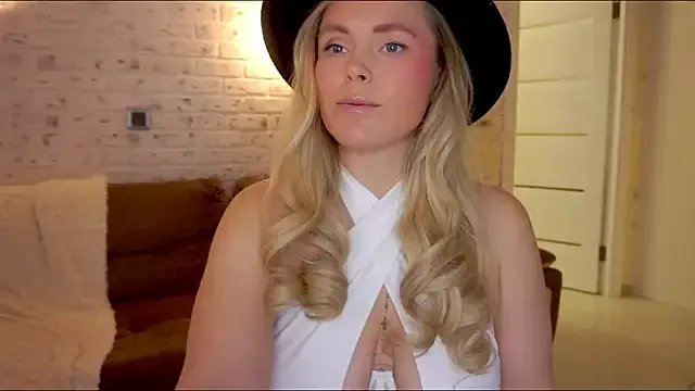 Charming_Daphny on StripChat