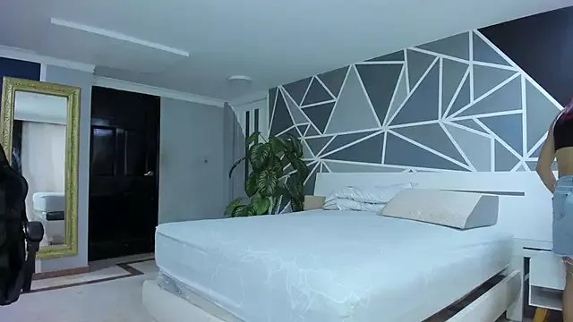 charolbruce_1 on StripChat