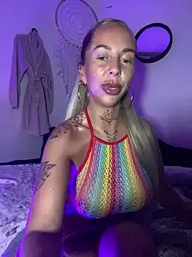 CheekyChels on StripChat 