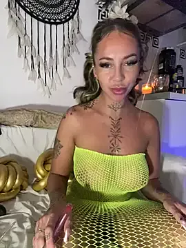 CheekyChels on StripChat 