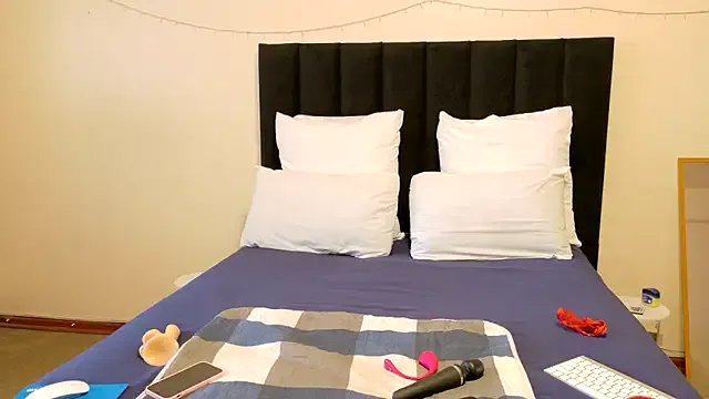 chloechrome on StripChat