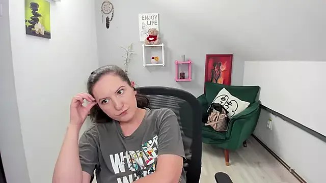 ChloeHottyX on StripChat