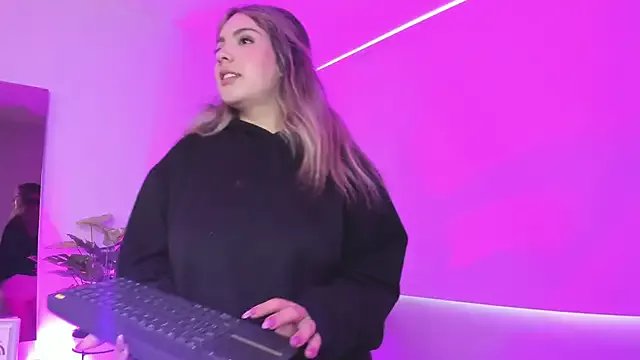 Cloee_Rainbow1 on StripChat