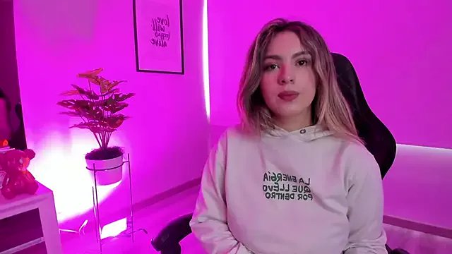 Cloee_Rainbow1 on StripChat