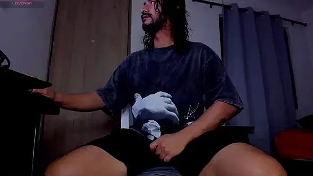 Cloudy_pigDude on StripChat