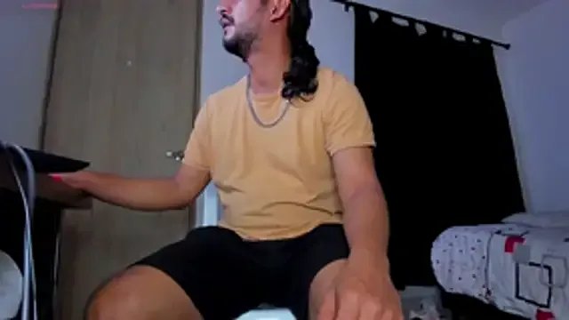 Cloudy_pigDude on StripChat